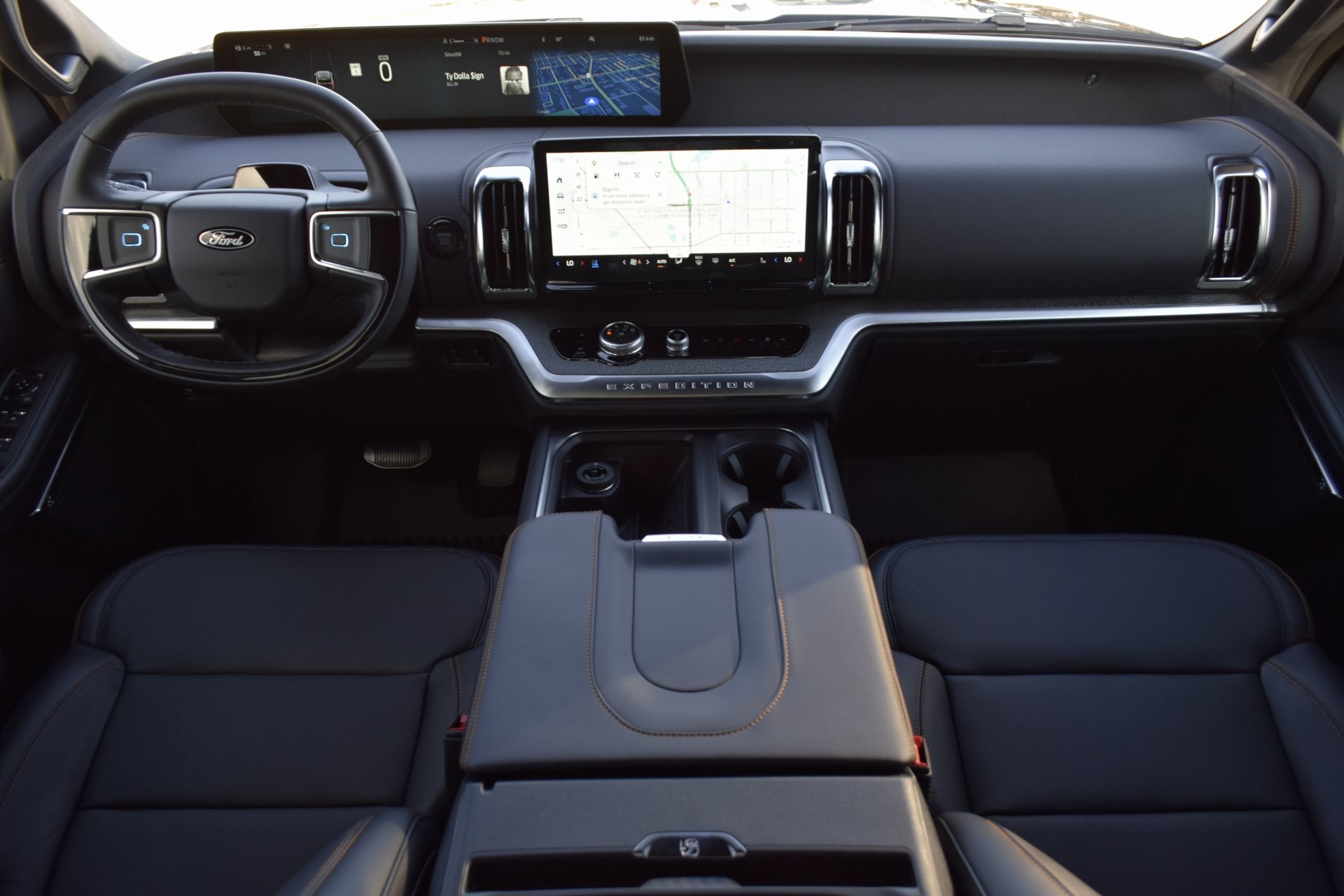 2025 Ford Expedition photo 4