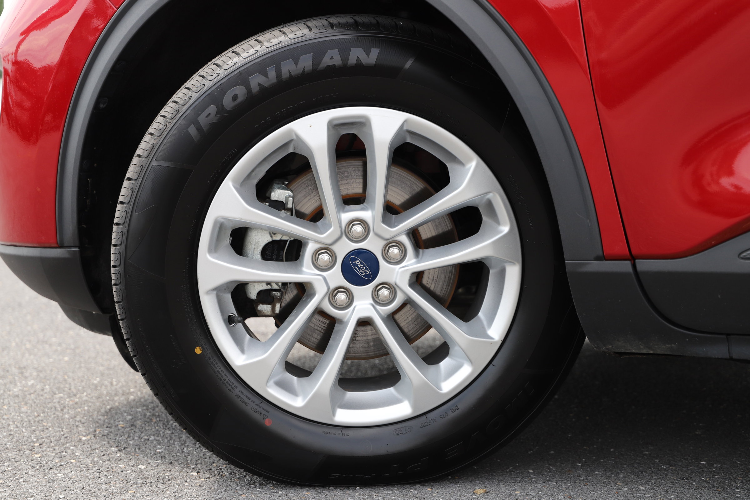 2020 Ford Escape SE photo 2