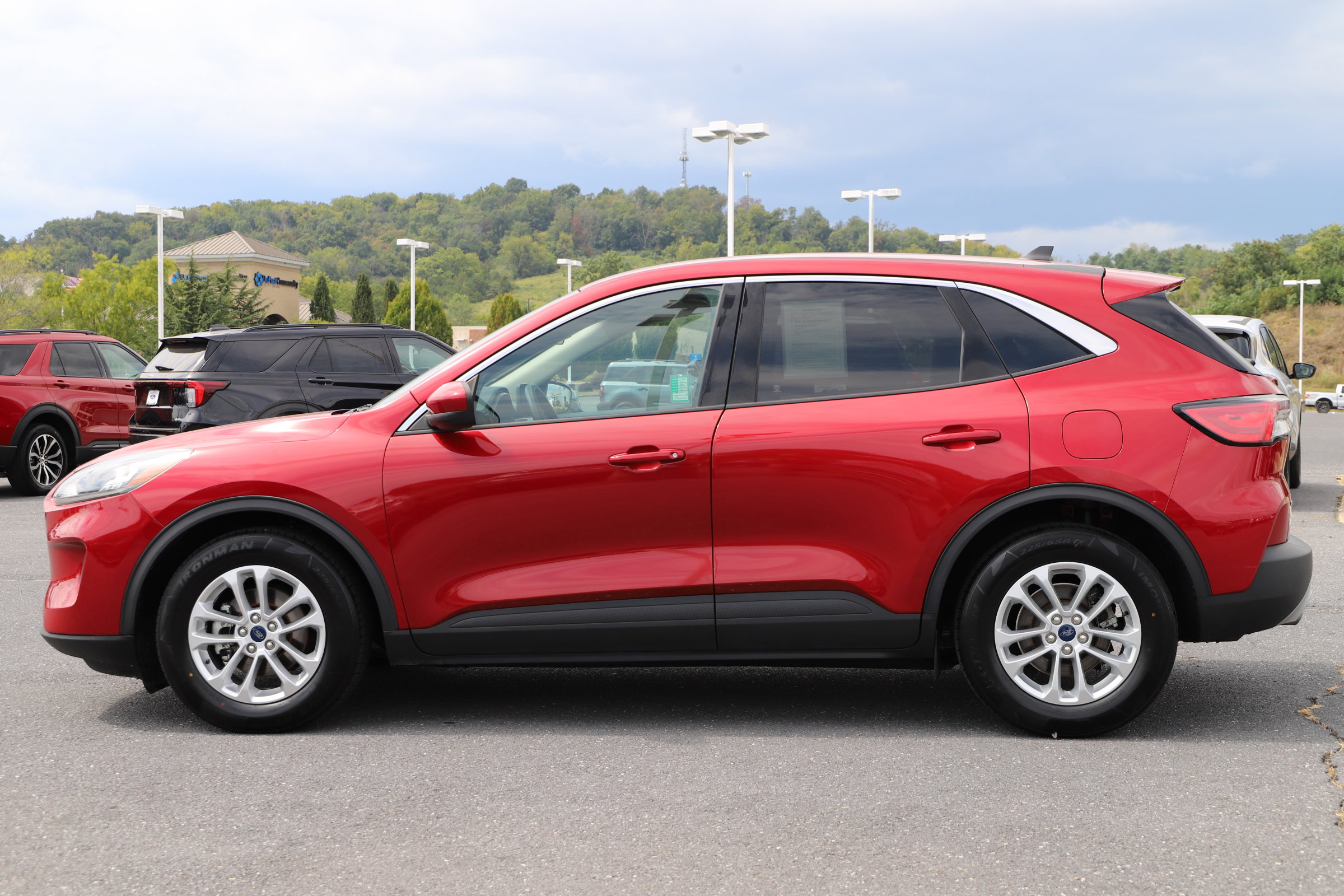 2020 Ford Escape SE photo 3