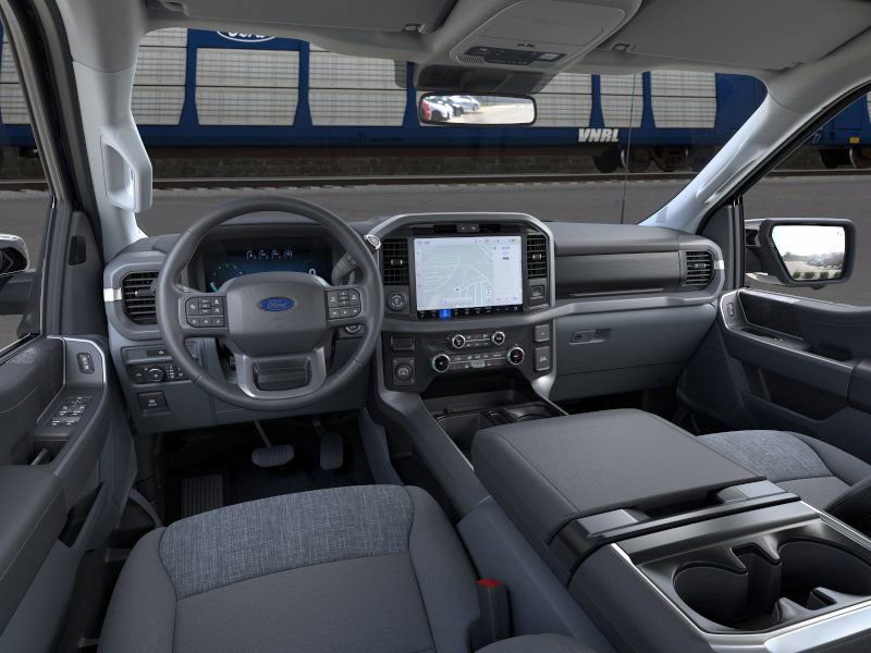 2025 Ford F-150 XLT photo 8