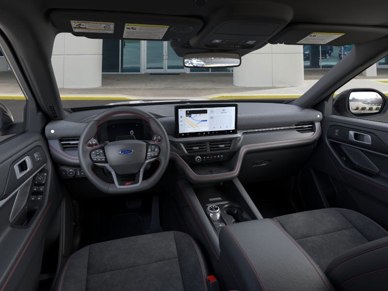 2025 Ford Explorer ST photo 4