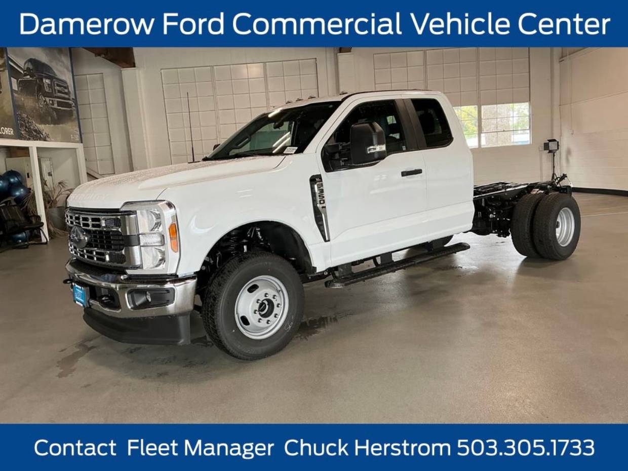 2025 Ford F-350 Super Duty Chassis Cab XL's photo
