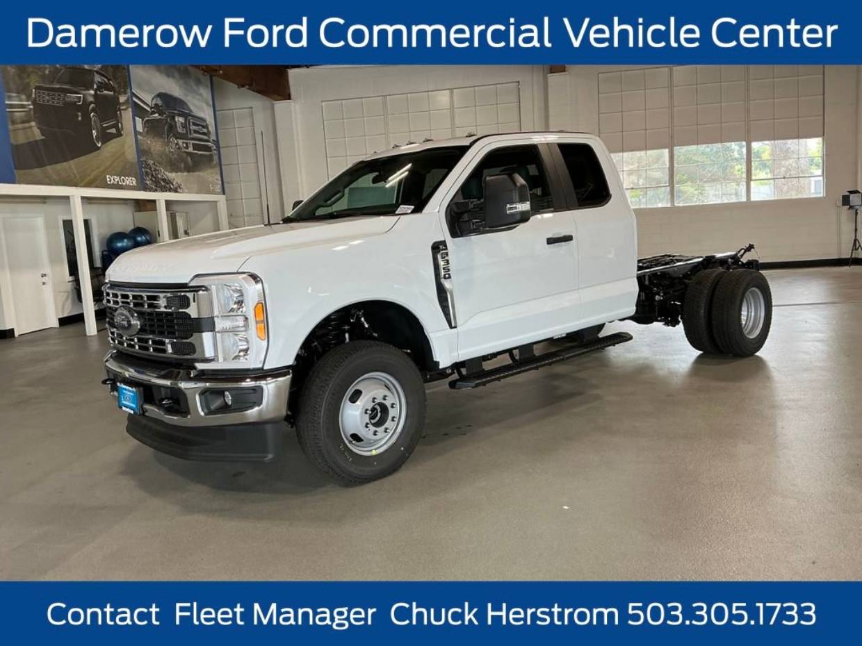2025 Ford F-350 Super Duty Chassis Cab XL's photo