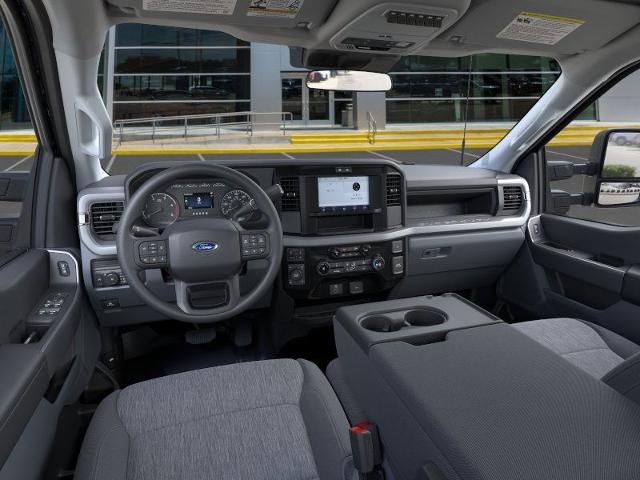 2025 Ford F-250 photo 9