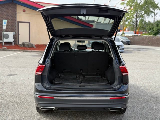 2020 Volkswagen Tiguan SE R-Line Black photo 8