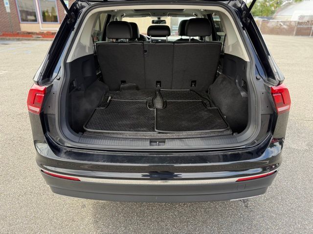 2020 Volkswagen Tiguan SE R-Line Black photo 9