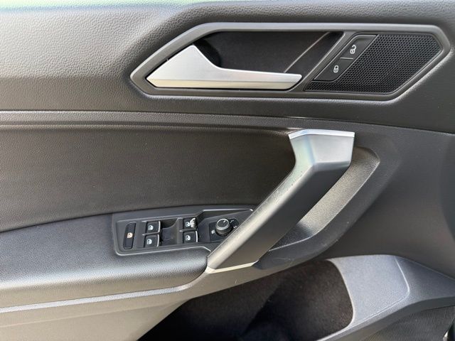 2020 Volkswagen Tiguan SE R-Line Black photo 13