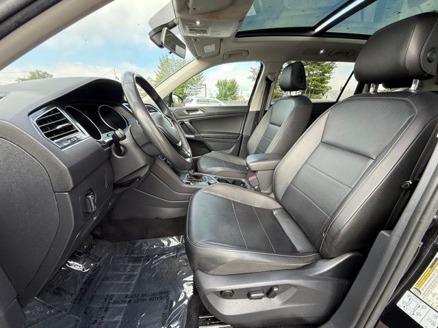 2020 Volkswagen Tiguan SE R-Line Black photo 16