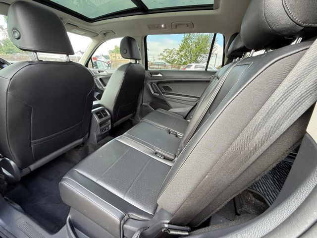 2020 Volkswagen Tiguan SE R-Line Black photo 18