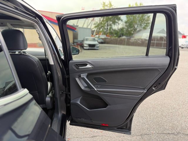2020 Volkswagen Tiguan SE R-Line Black photo 20