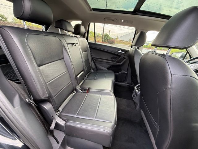 2020 Volkswagen Tiguan SE R-Line Black photo 22