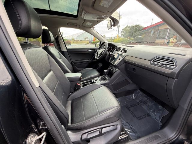2020 Volkswagen Tiguan SE R-Line Black photo 24