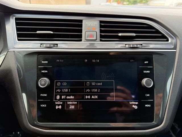 2020 Volkswagen Tiguan SE R-Line Black photo 30