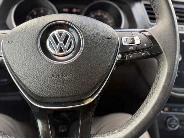 2020 Volkswagen Tiguan SE R-Line Black photo 32