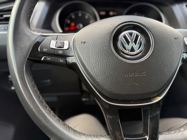 2020 Volkswagen Tiguan SE R-Line Black photo 33