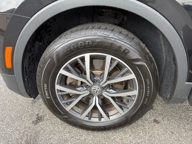 2020 Volkswagen Tiguan SE R-Line Black photo 36