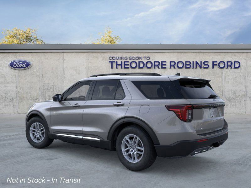 2025 Ford Explorer photo 2