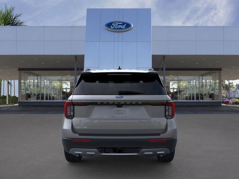 2025 Ford Explorer photo 3