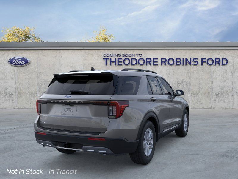2025 Ford Explorer photo 6