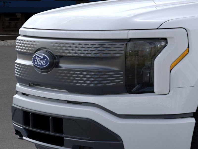 2025 Ford F-150 Lightning XLT photo 15