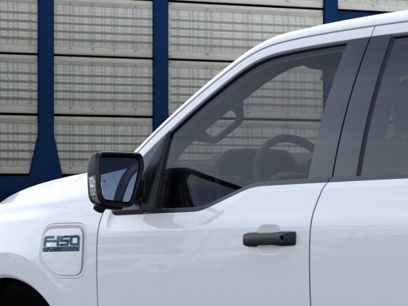 2025 Ford F-150 Lightning XLT photo 18