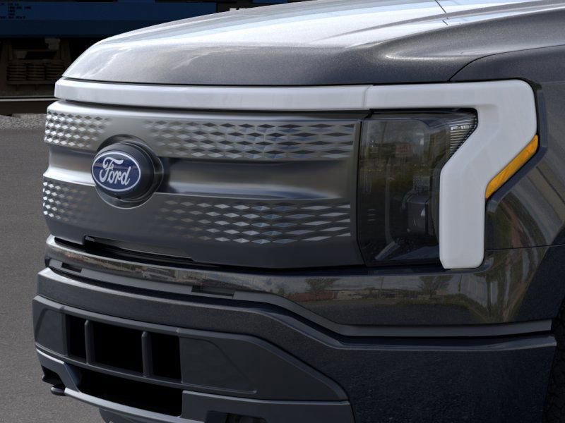 2025 Ford F-150 Lightning XLT photo 15