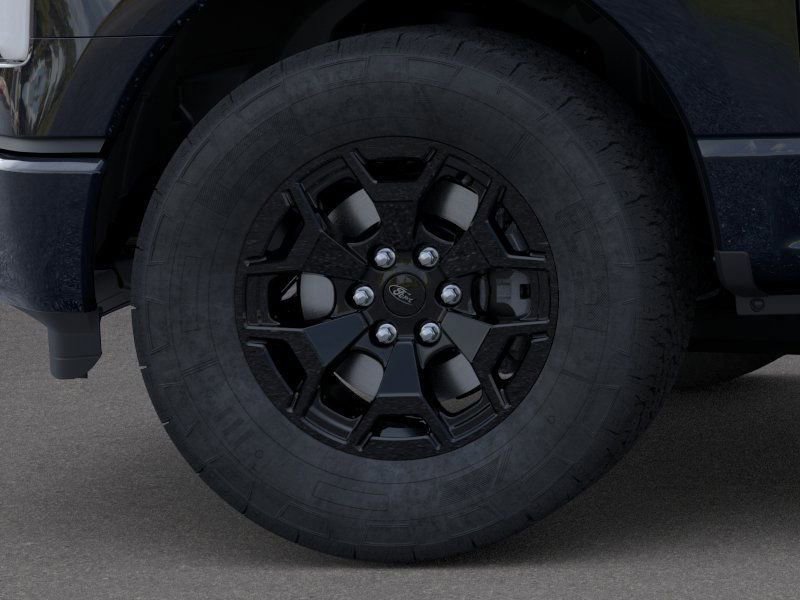 2025 Ford F-150 Lightning XLT photo 17