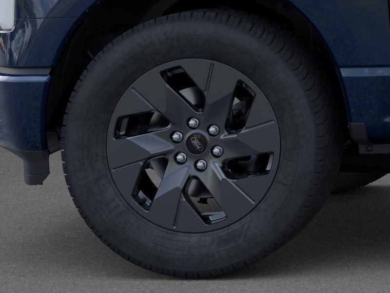 2025 Ford F-150 Lightning photo 16
