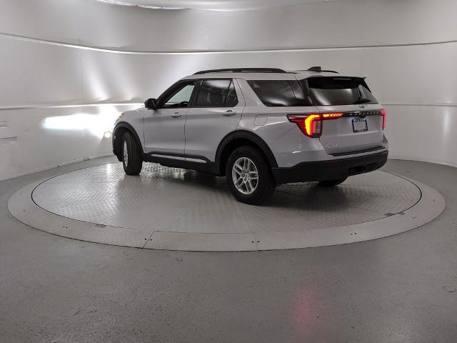 2025 Ford Explorer photo 2