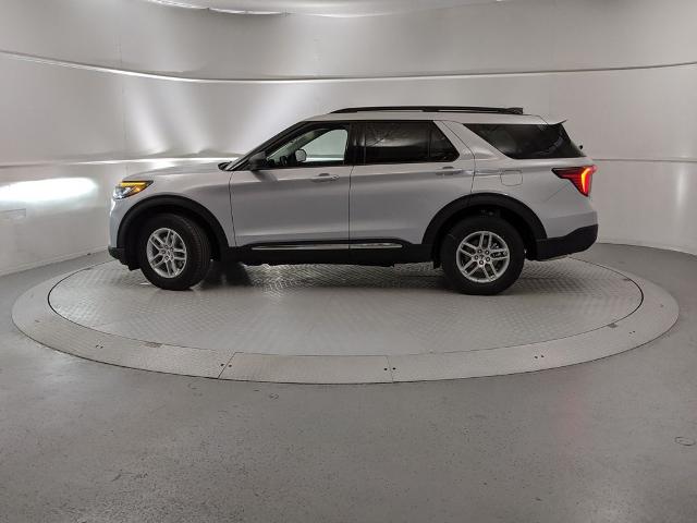 2025 Ford Explorer photo 3