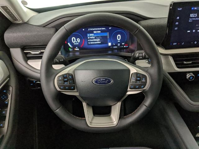 2025 Ford Explorer photo 3