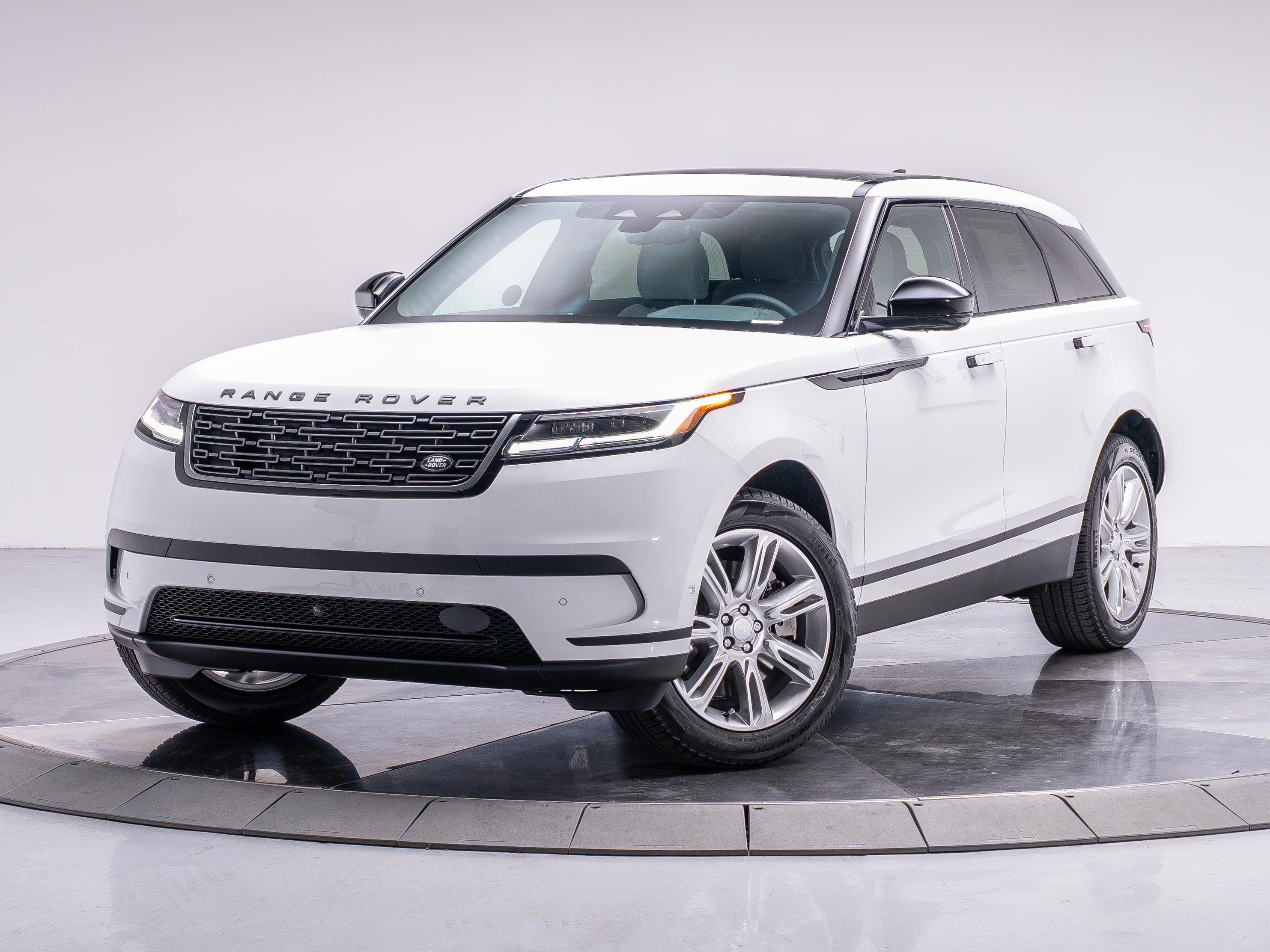 2026 Land Rover Range Rover Velar P250 S photo 4