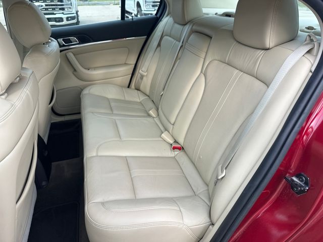 2013 Lincoln MKS Base photo 18