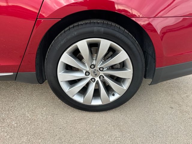2013 Lincoln MKS Base photo 19