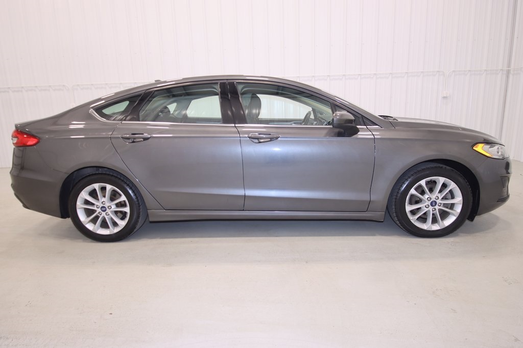 2020 Ford Fusion Hybrid SE photo 2