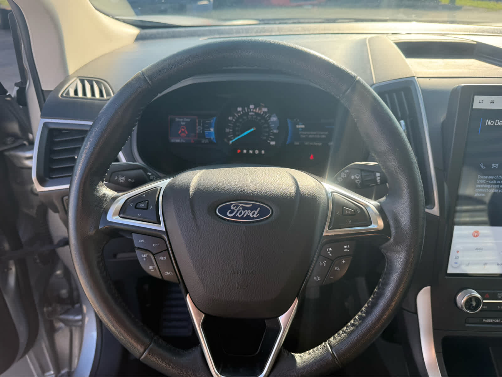 2023 Ford Edge SEL photo 9