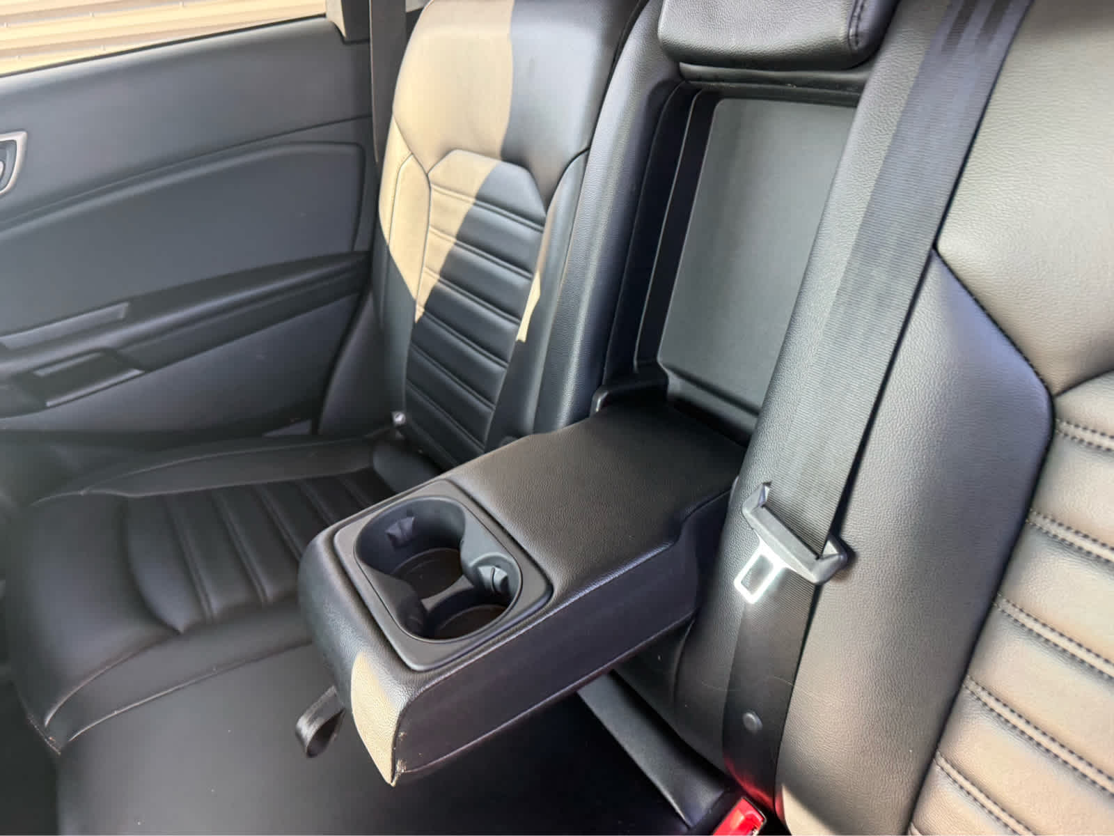 2023 Ford Edge SEL photo 16