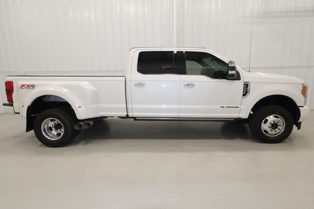 2017 Ford F-350 Platinum photo 2
