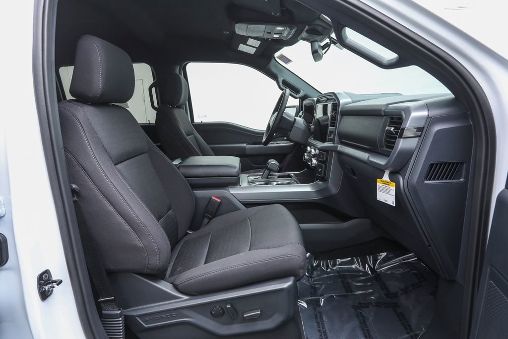 2025 Ford F-150 XLT photo 16
