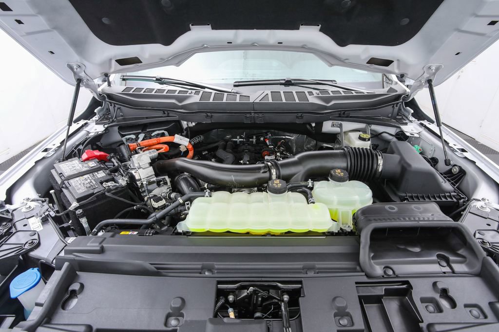2025 Ford F-150 XLT photo 17