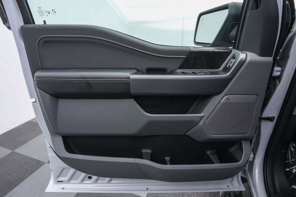 2025 Ford F-150 Lightning photo 8