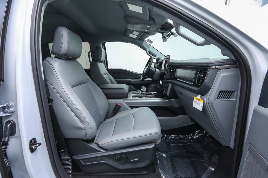2025 Ford F-150 Lightning photo 18