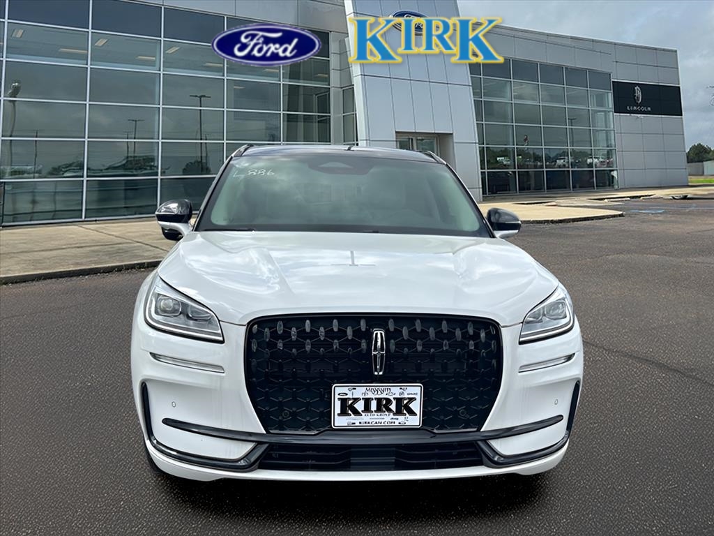 2025 Lincoln Corsair Grand Touring photo 3