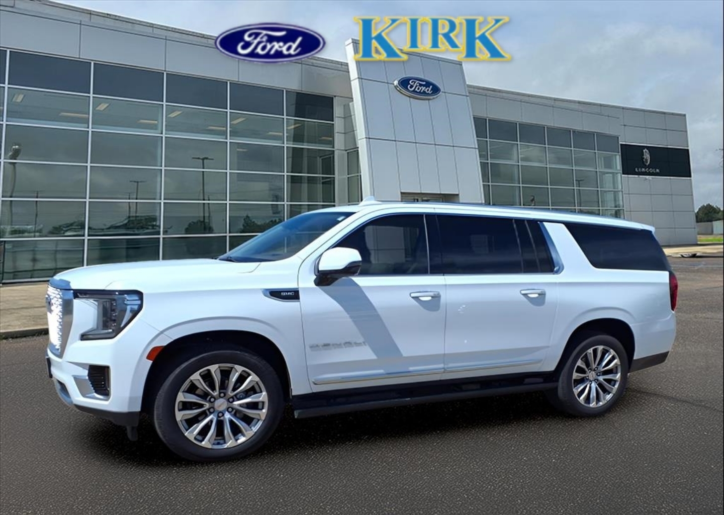 2021 GMC Yukon XL Denali's photo