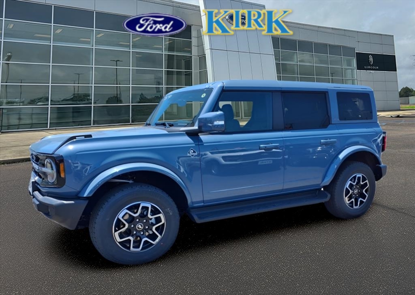 2025 Ford Bronco 4-Door Outer Banks's photo