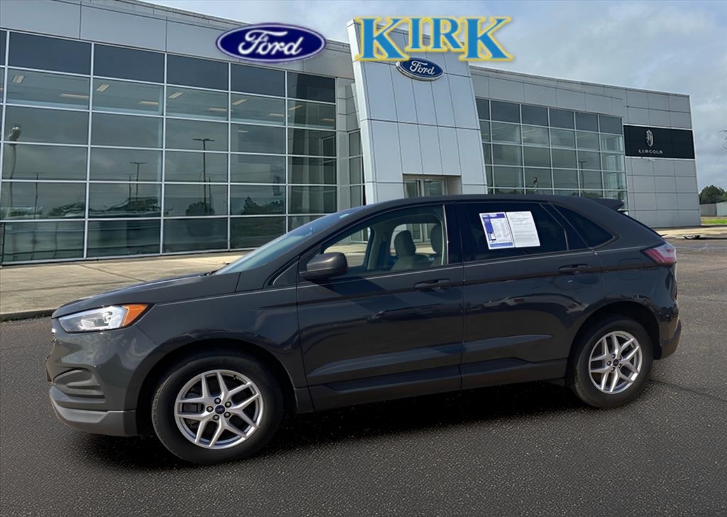 2021 Ford Edge SE's photo