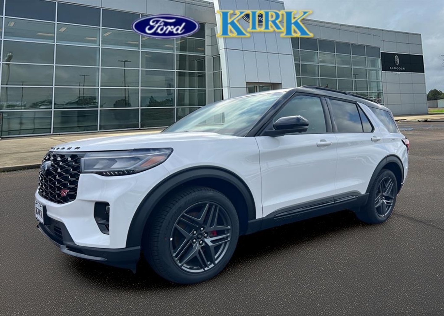 2025 Ford Explorer ST's photo