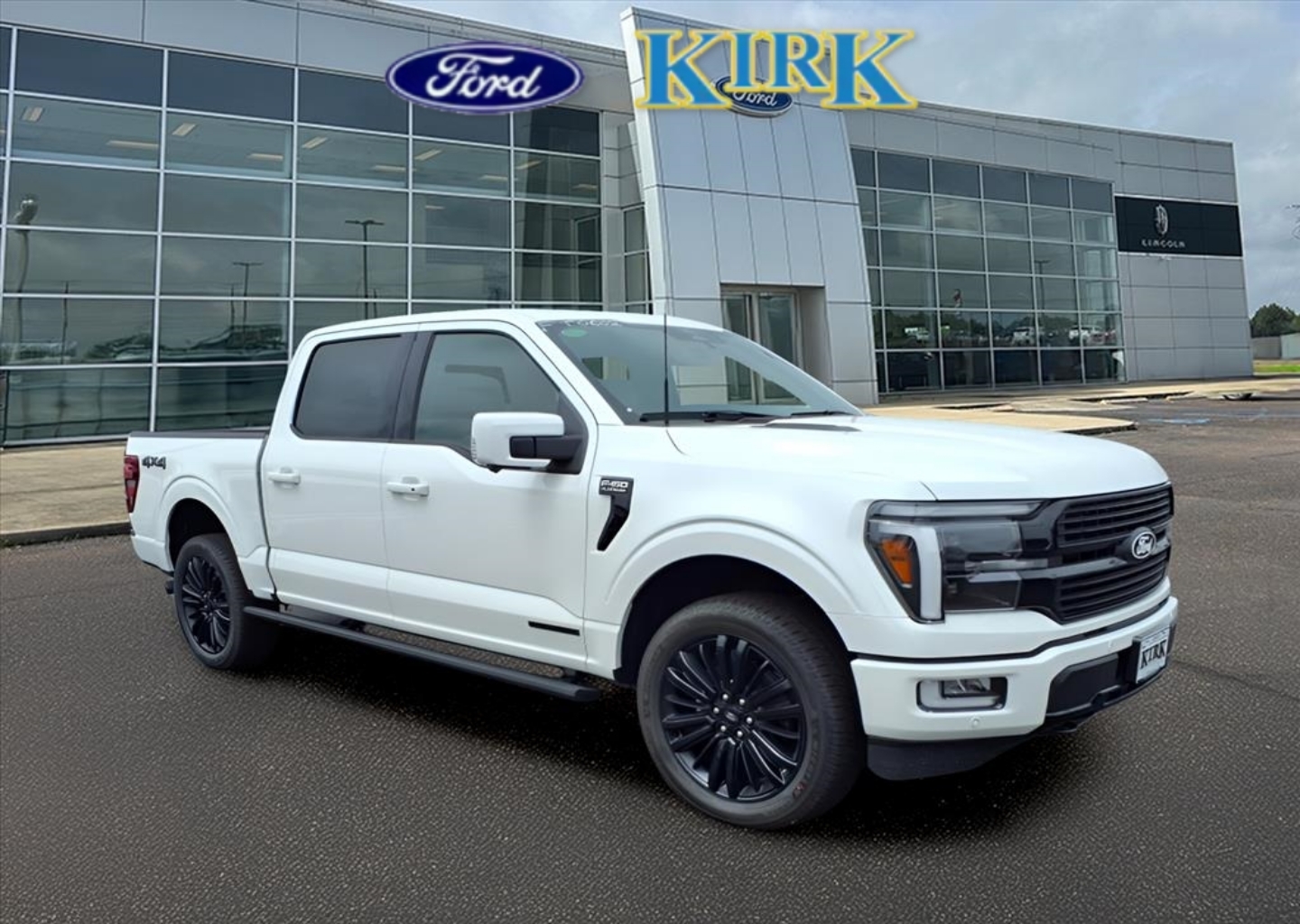 2025 Ford F-150 Platinum's photo