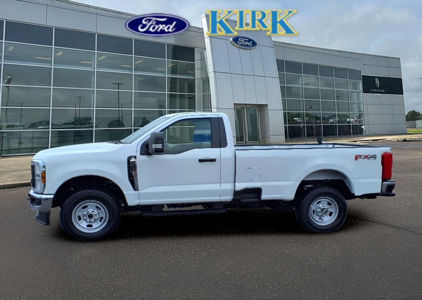 2025 Ford F-350 Super Duty XL's photo