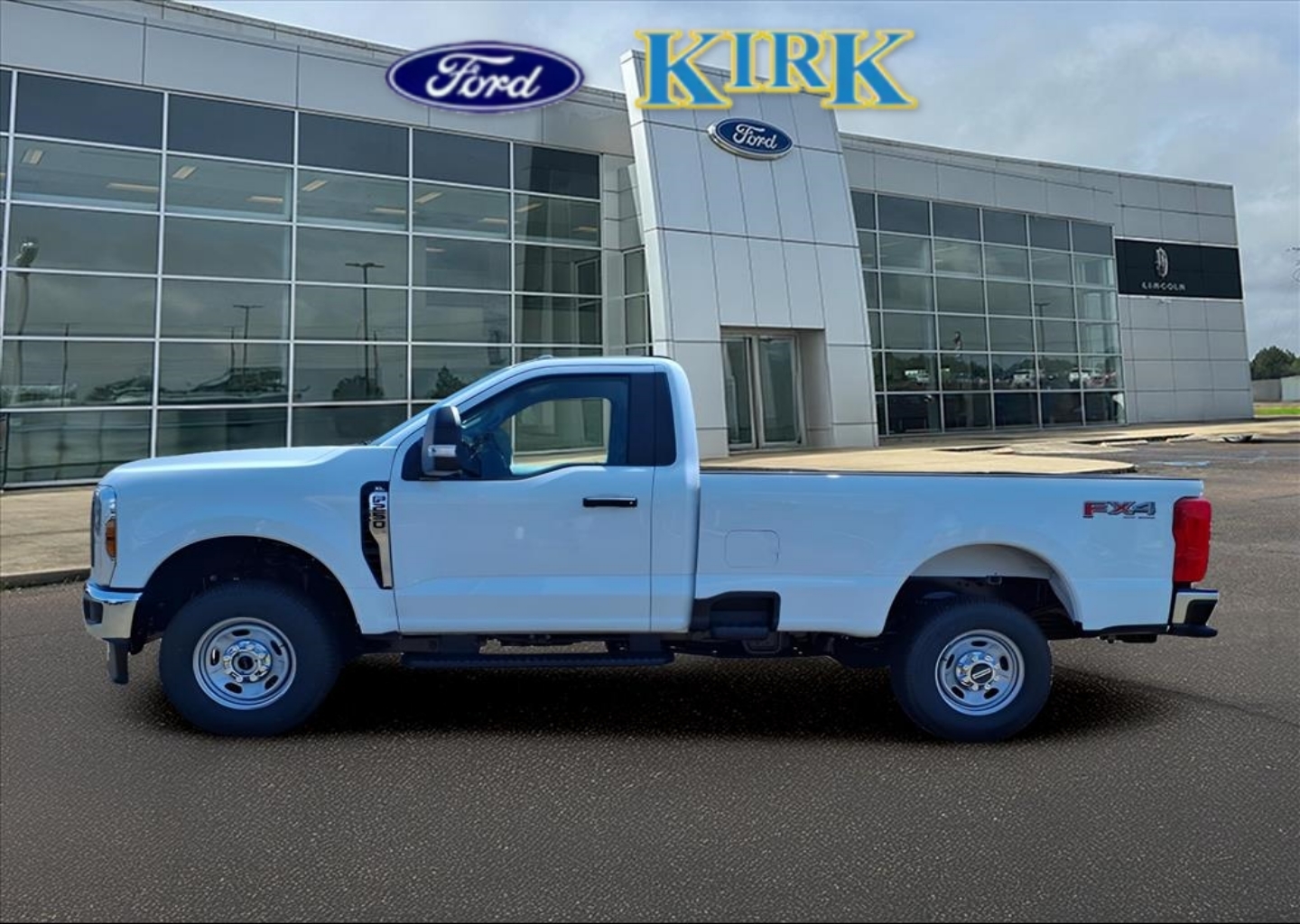 2025 Ford F-250 Super Duty XL's photo